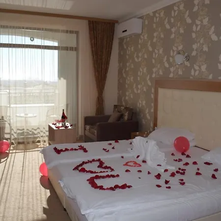 Paradise Hotel 3*