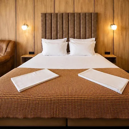 Paradise Hotel 3*