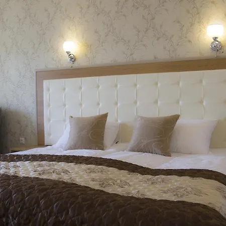 Paradise Hotel 3*